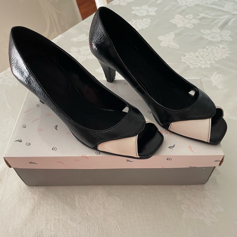 90’s Black and white patent leather spectator shoes.